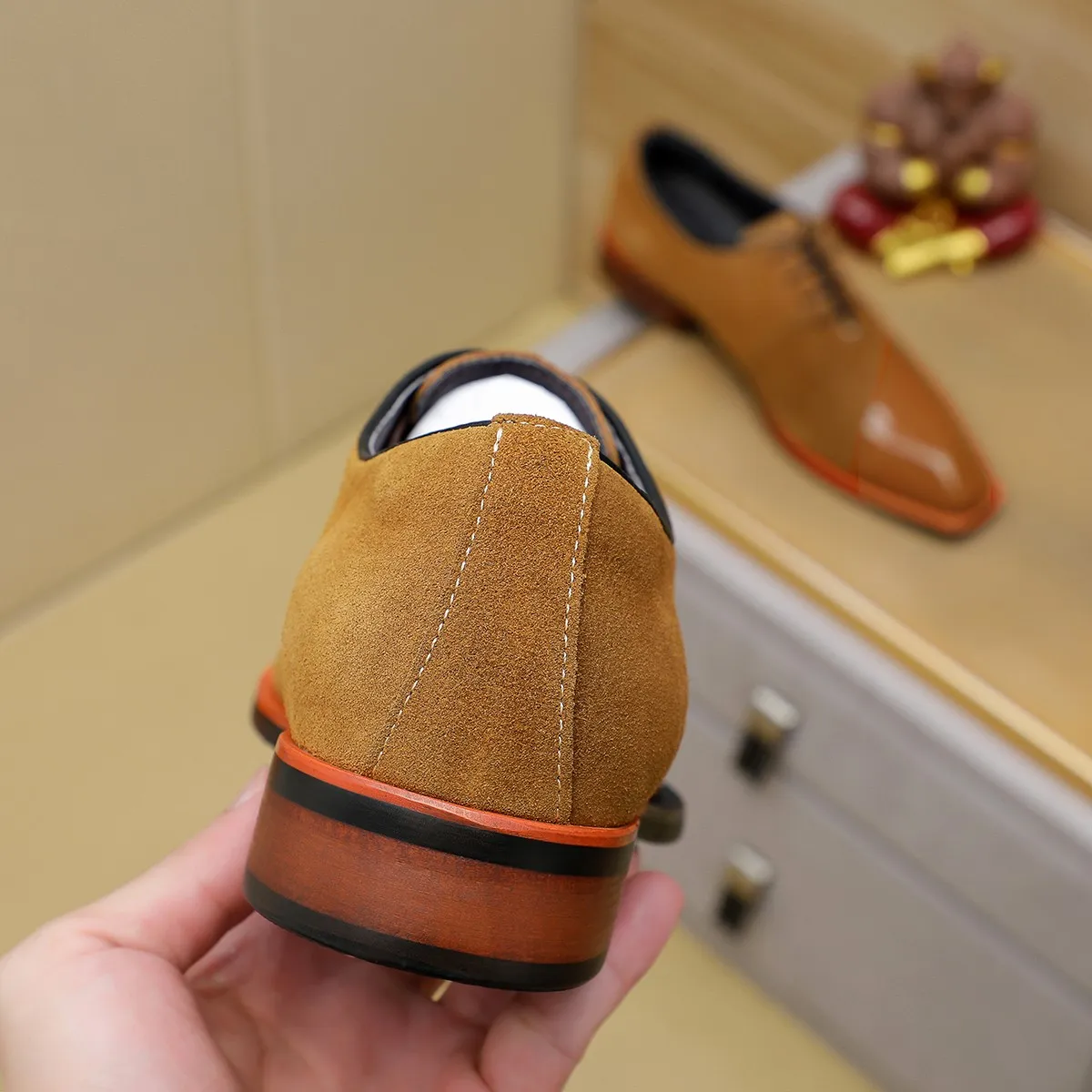 Men's shoes 💰620 💰 Louis Vuitton LV ® Autumn and Winter 🆕 models 🔛Full shoe counter First layer cowhide, 🐂leather lined casual shoes for men, super soft outsole, essential for driving. Counter synchronized original first layer cowhide completely 1:1 mold customization 🌹Top version, 2 colors available! Number: 38-45 (37.46. Customized)